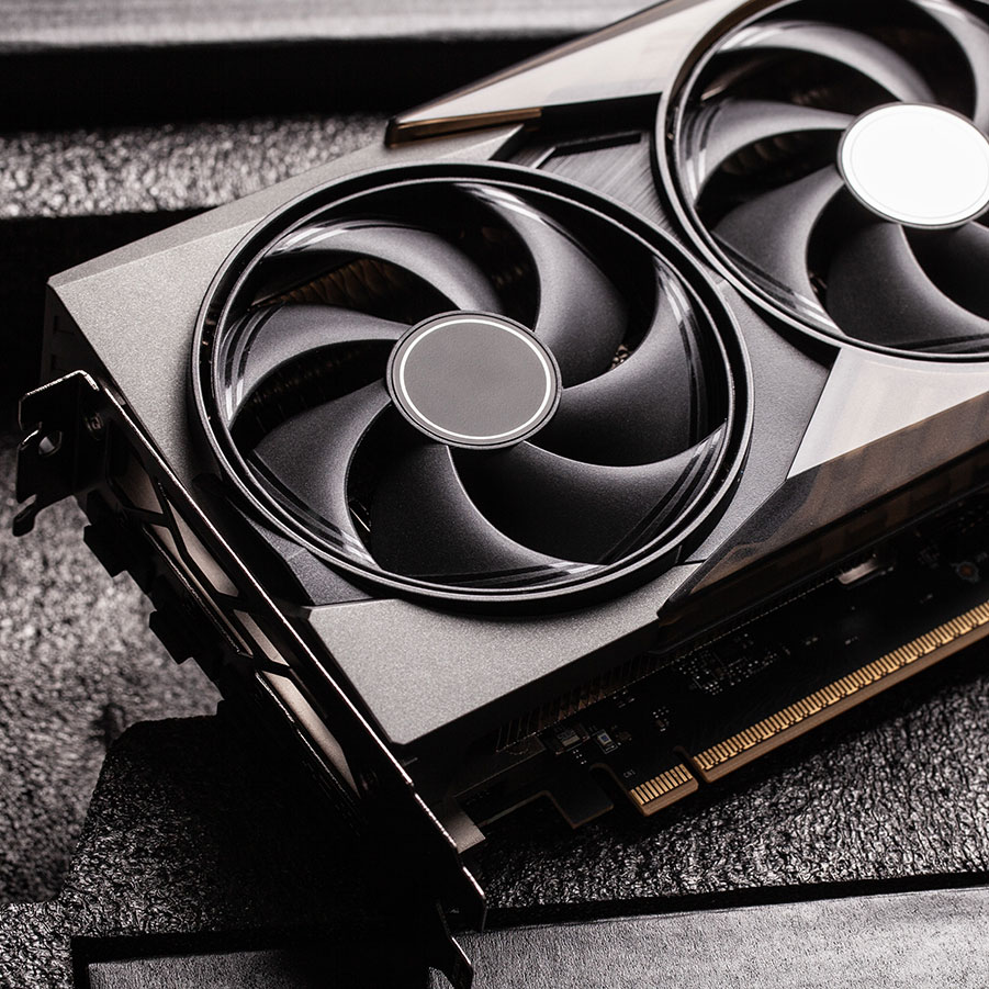 オフィスでバーチャルディスプレイを操作する男性